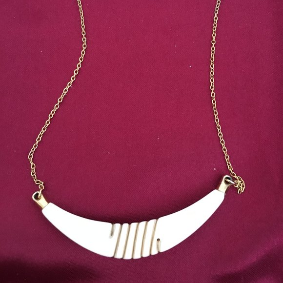 Stylish Cute Women's Necklace - Picture 2 of 4